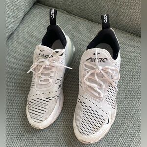 Women’s Nike Air Max gently used size 9.5